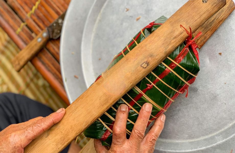 Luộc và ép giò thủ