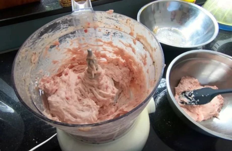 Có nên xay giò sống bằng máy xay gia đình không